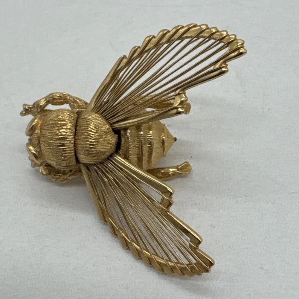 Monet Bumble Bee Brooch Gold Tone Honey Bee Insect Wire Filigree Wings 1.5